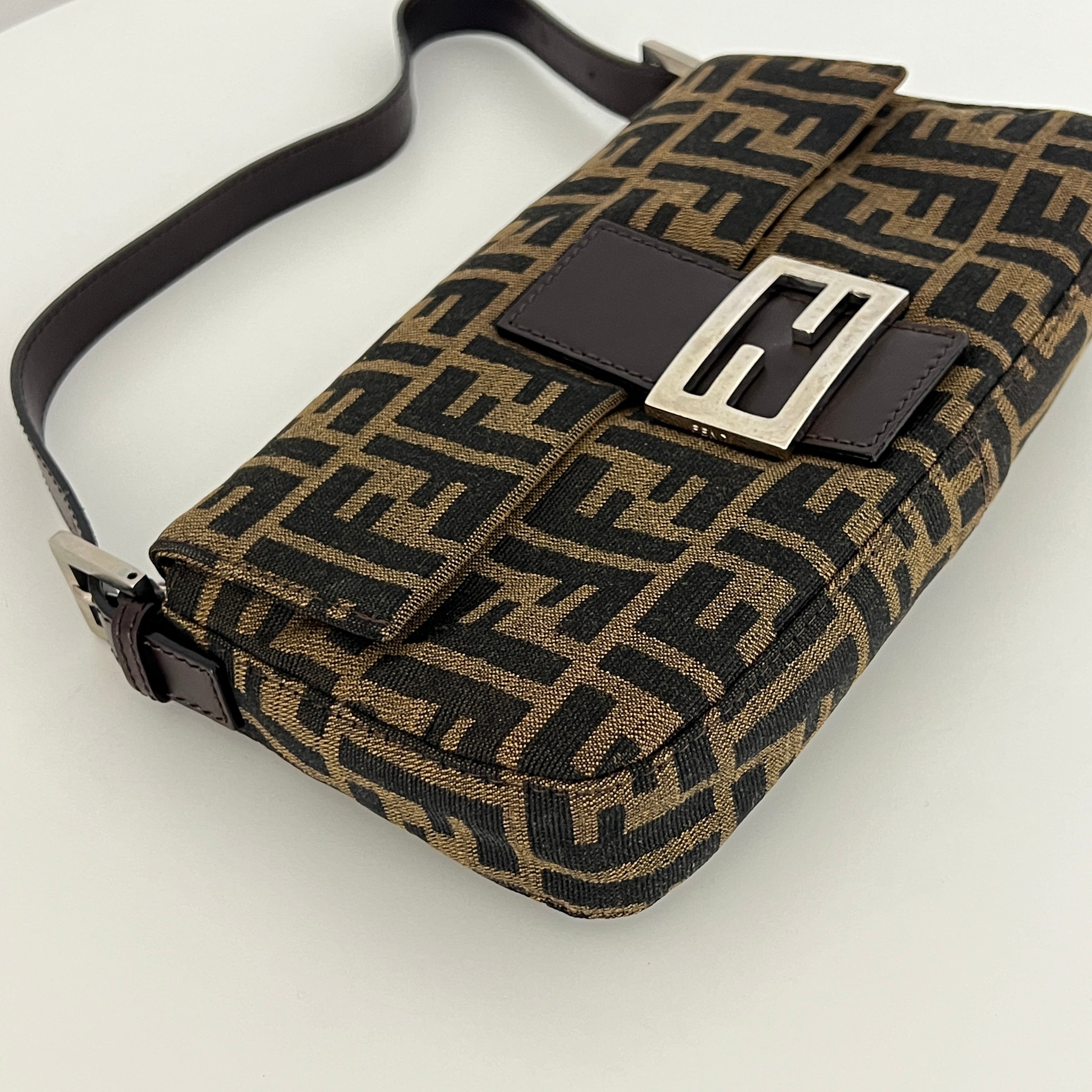 Sac à main FENDI Baguette toile et cuir marron