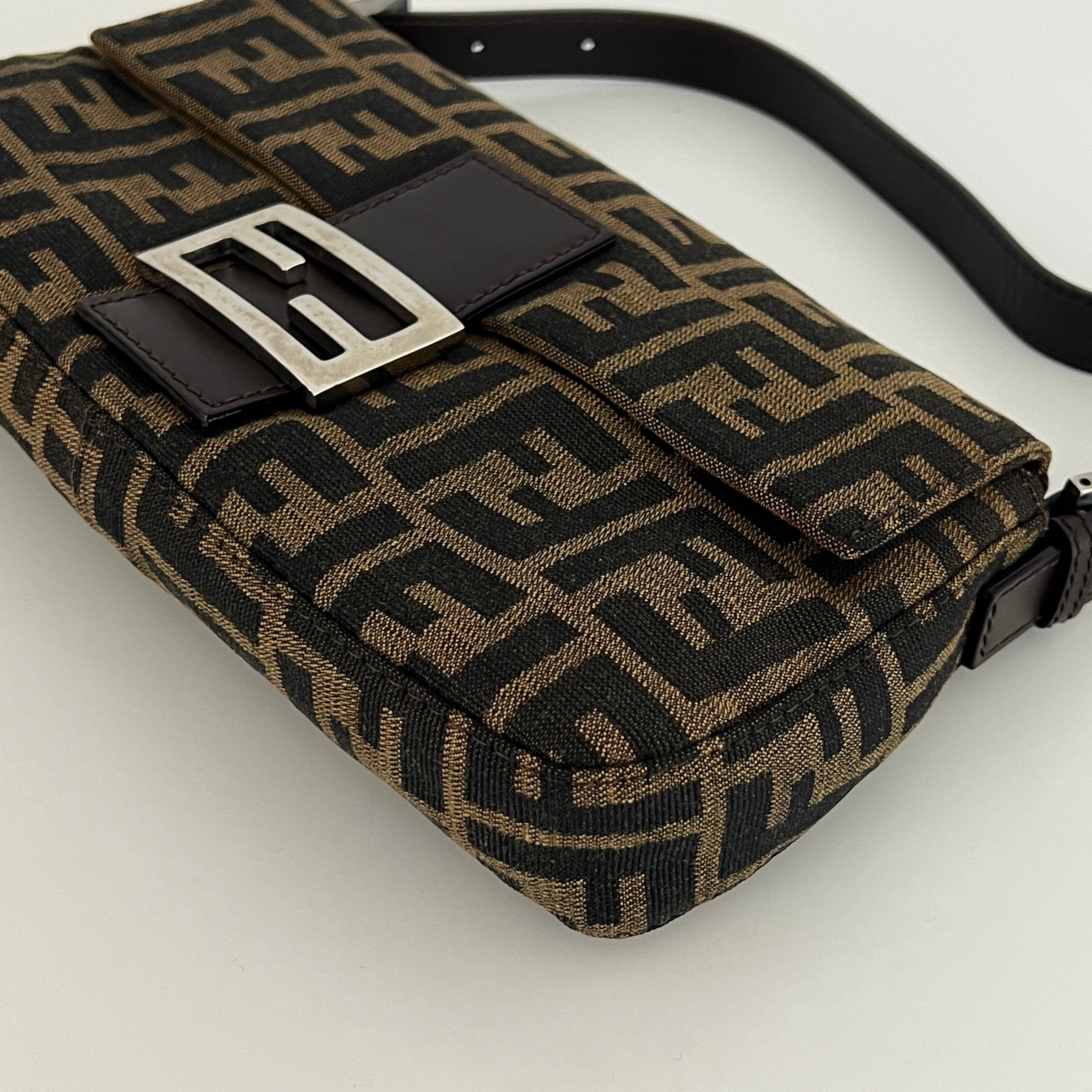 Sac à main FENDI Baguette toile et cuir marron