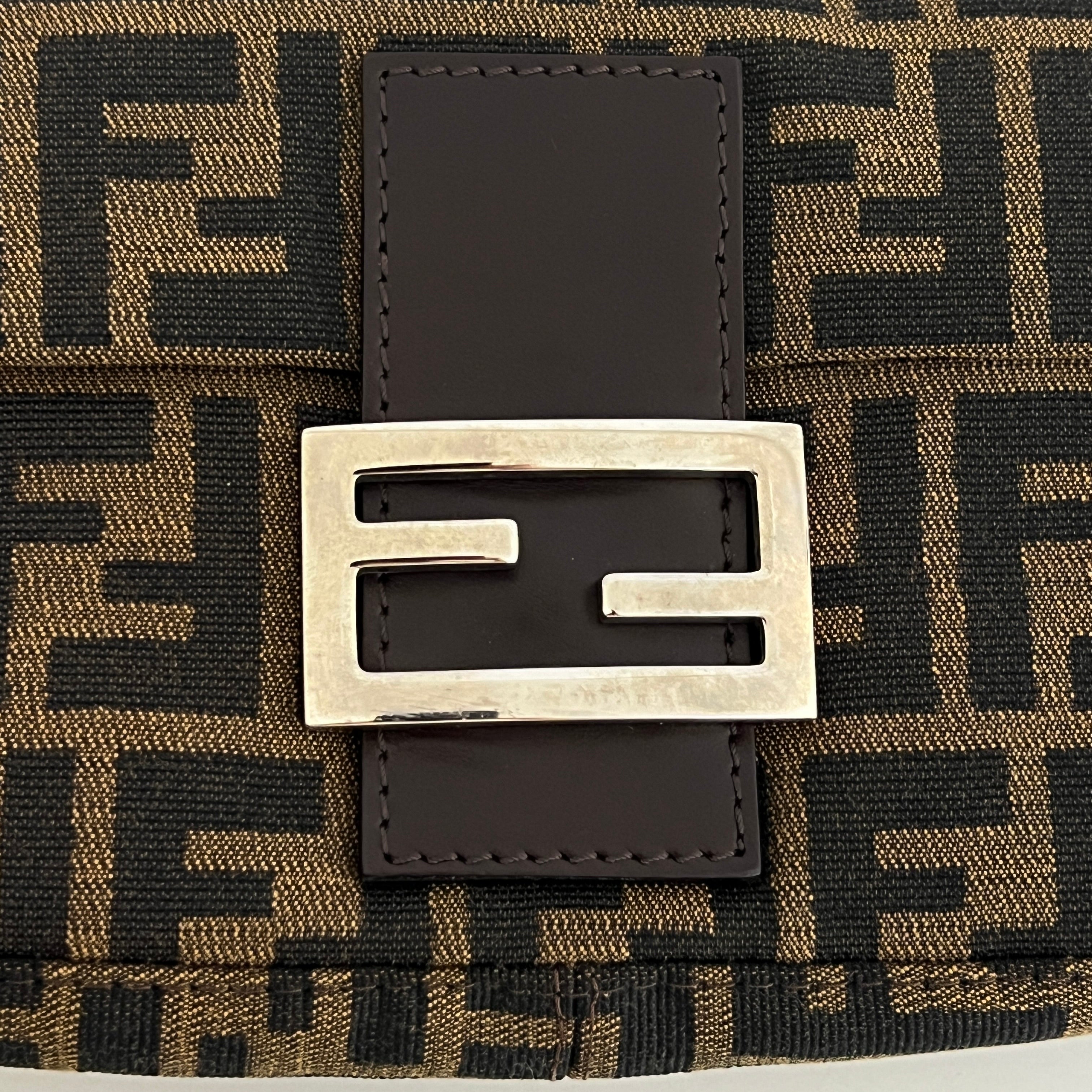 Sac à main FENDI Baguette toile et cuir marron