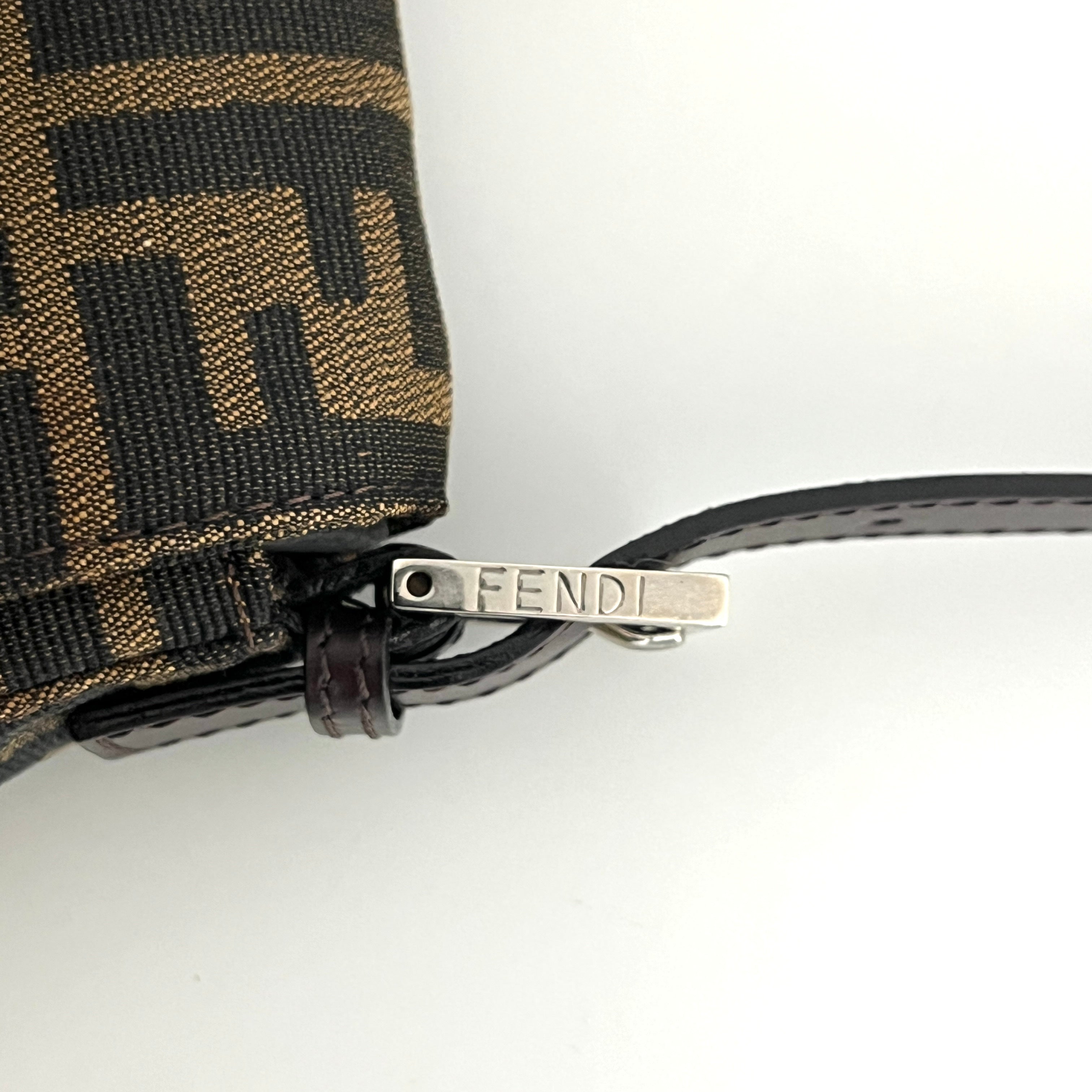 Sac à main FENDI Baguette toile et cuir marron