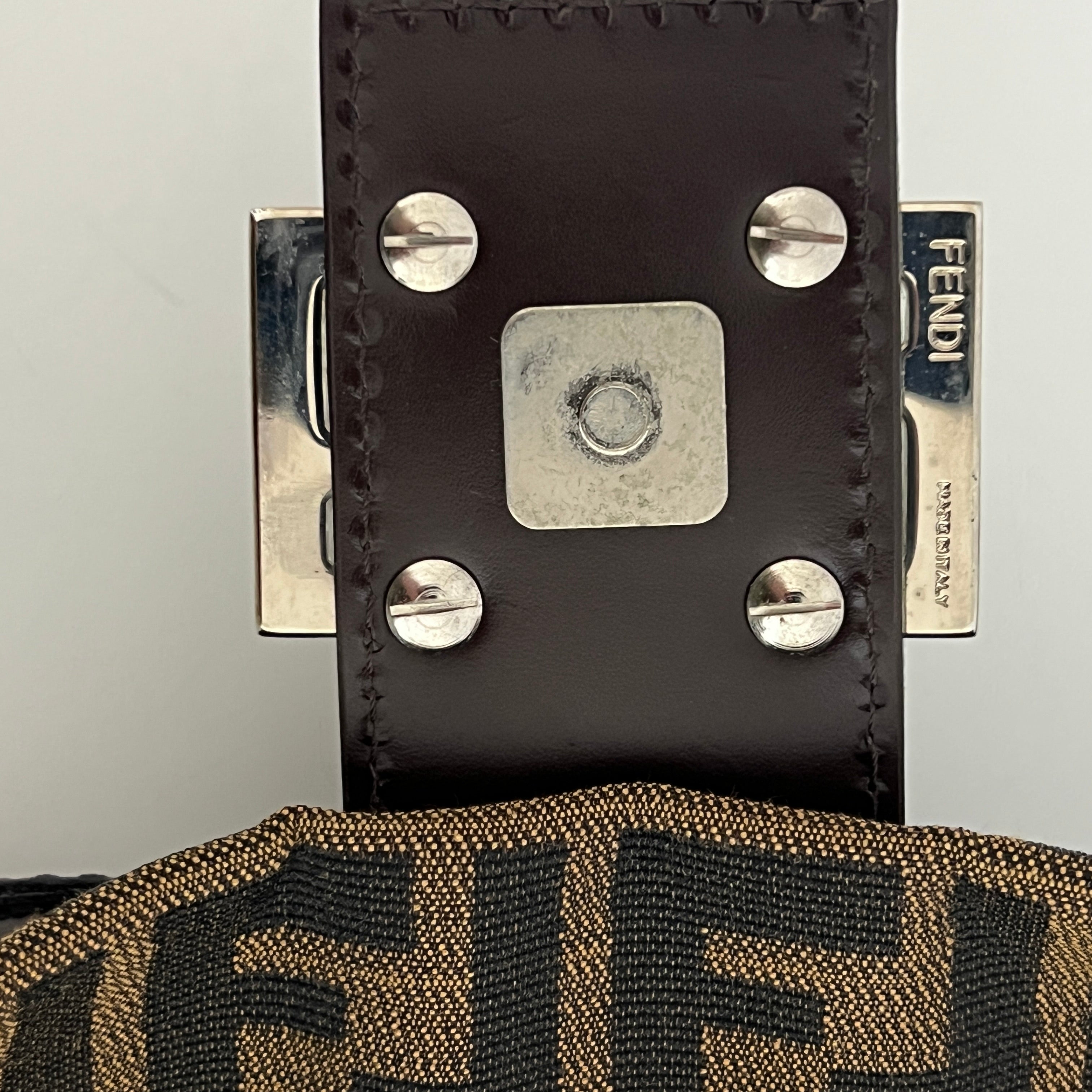 Sac à main FENDI Baguette toile et cuir marron