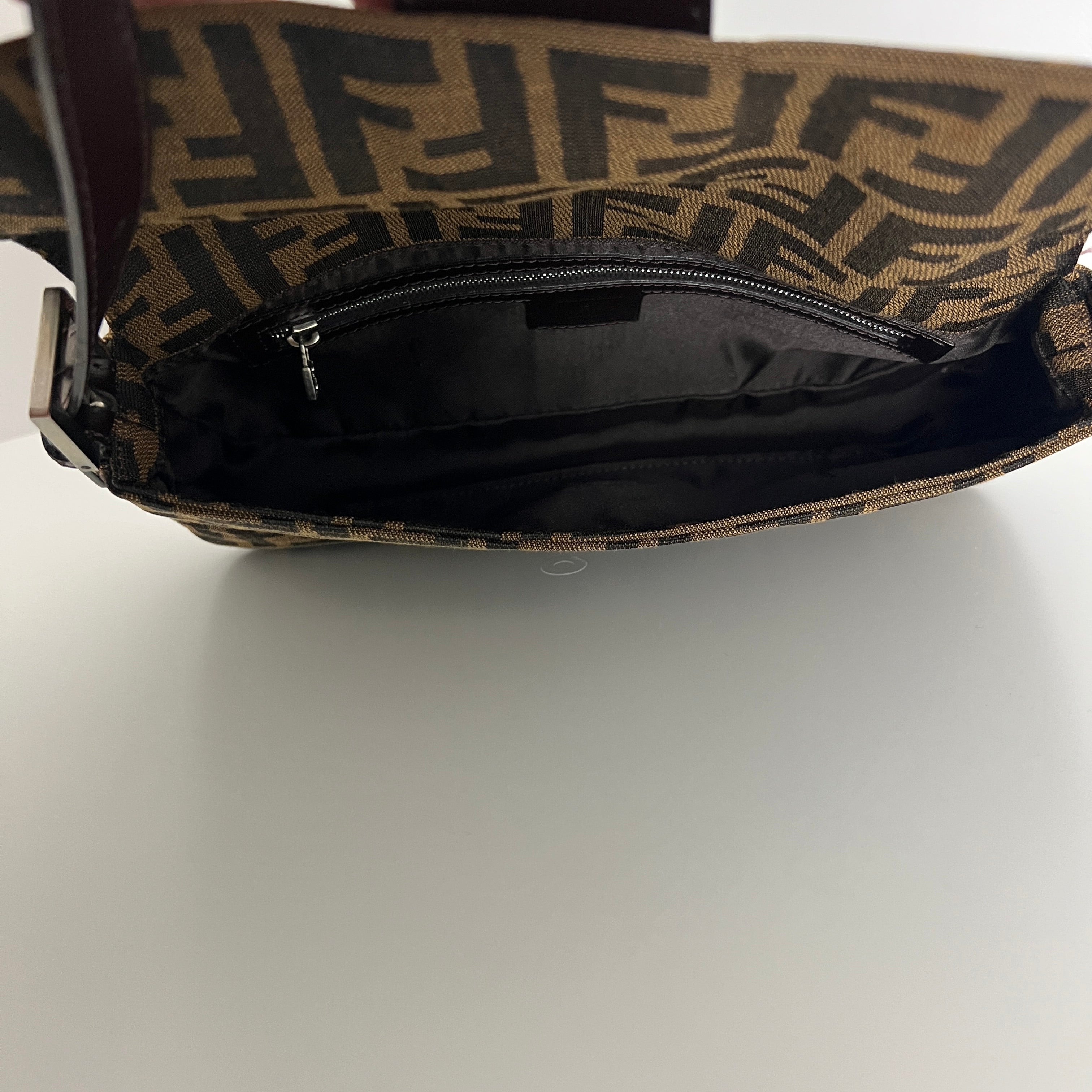 Sac à main FENDI Baguette toile et cuir marron