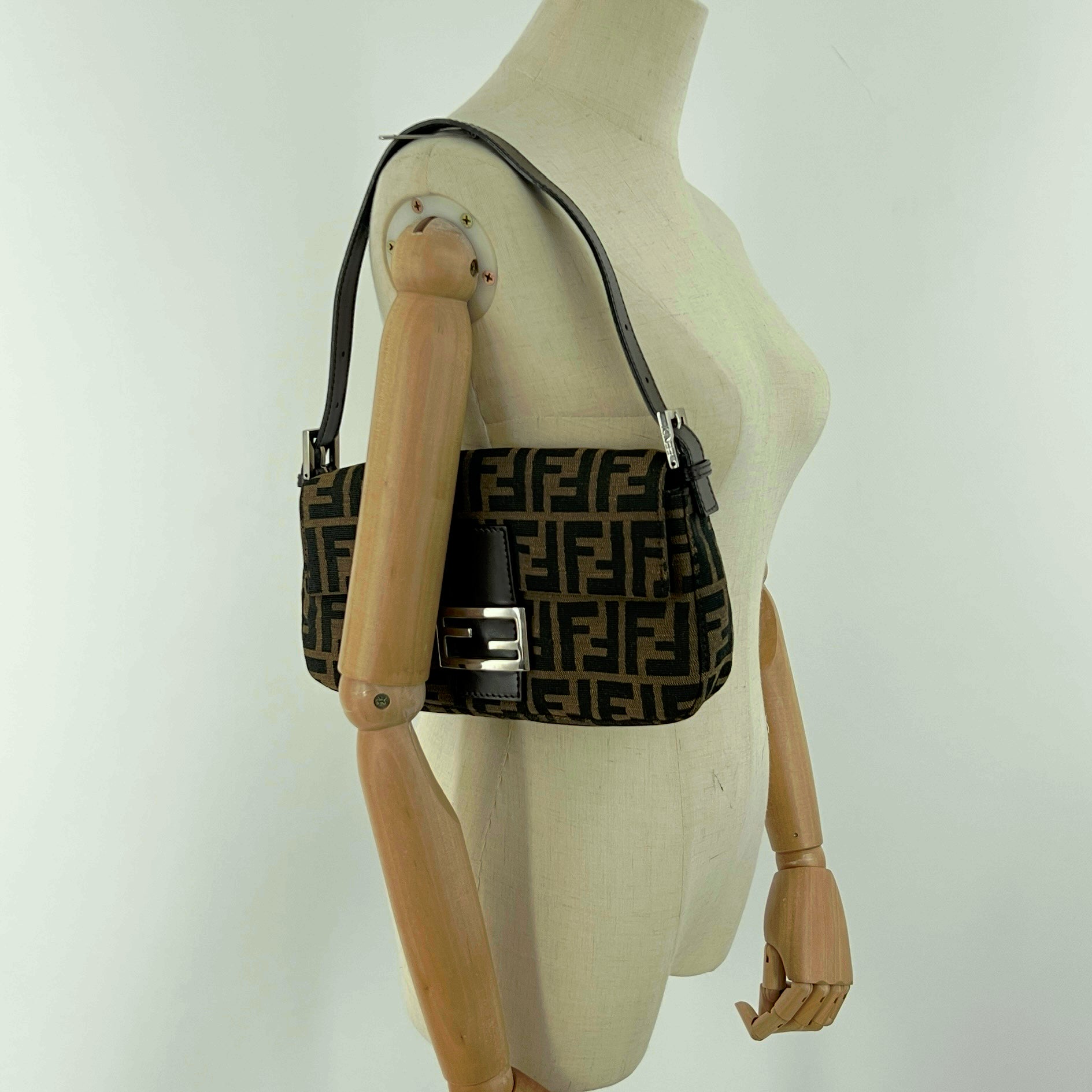 Sac à main FENDI Baguette toile et cuir marron