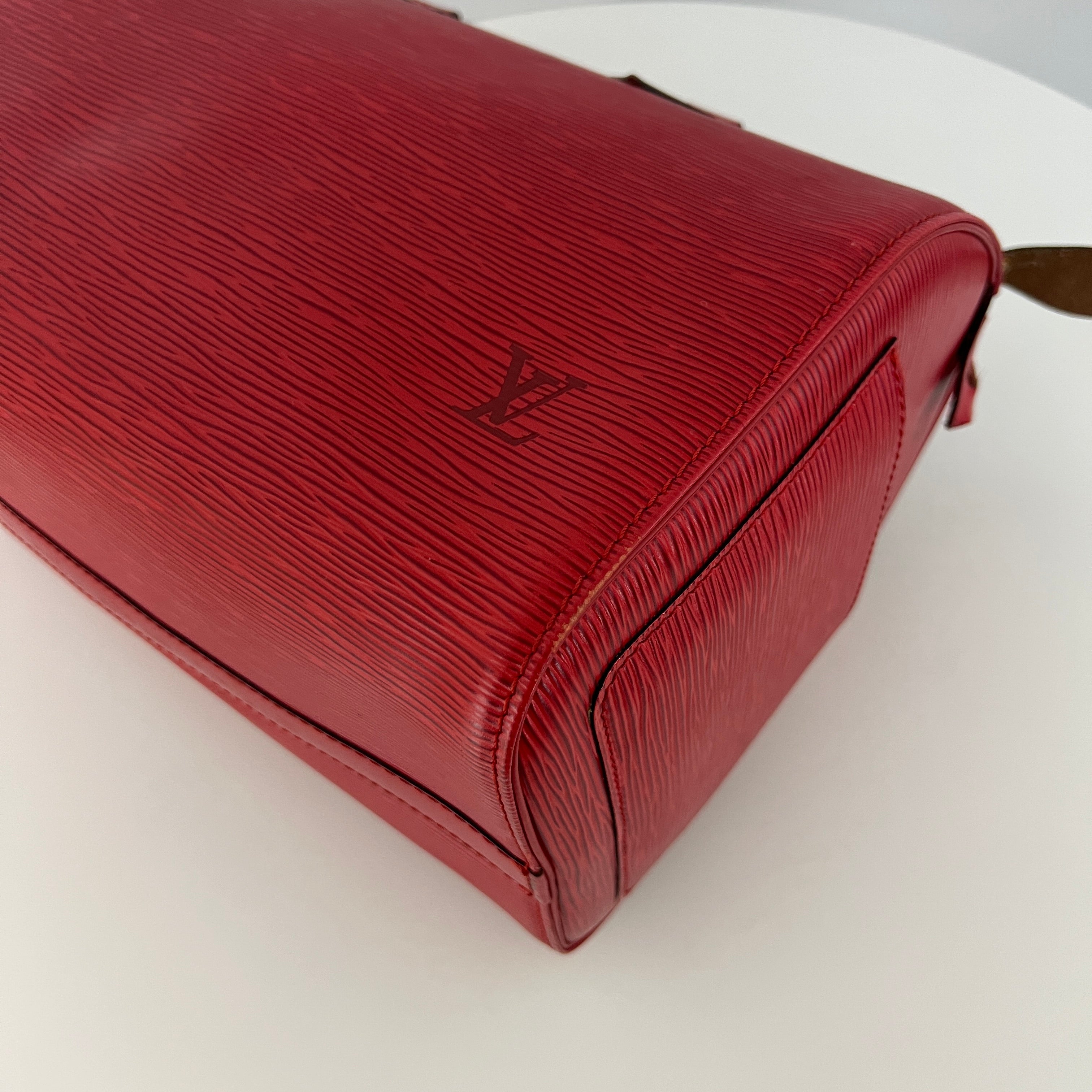 LOUIS VUITTON Speedy 30 handbag in red Epi leather