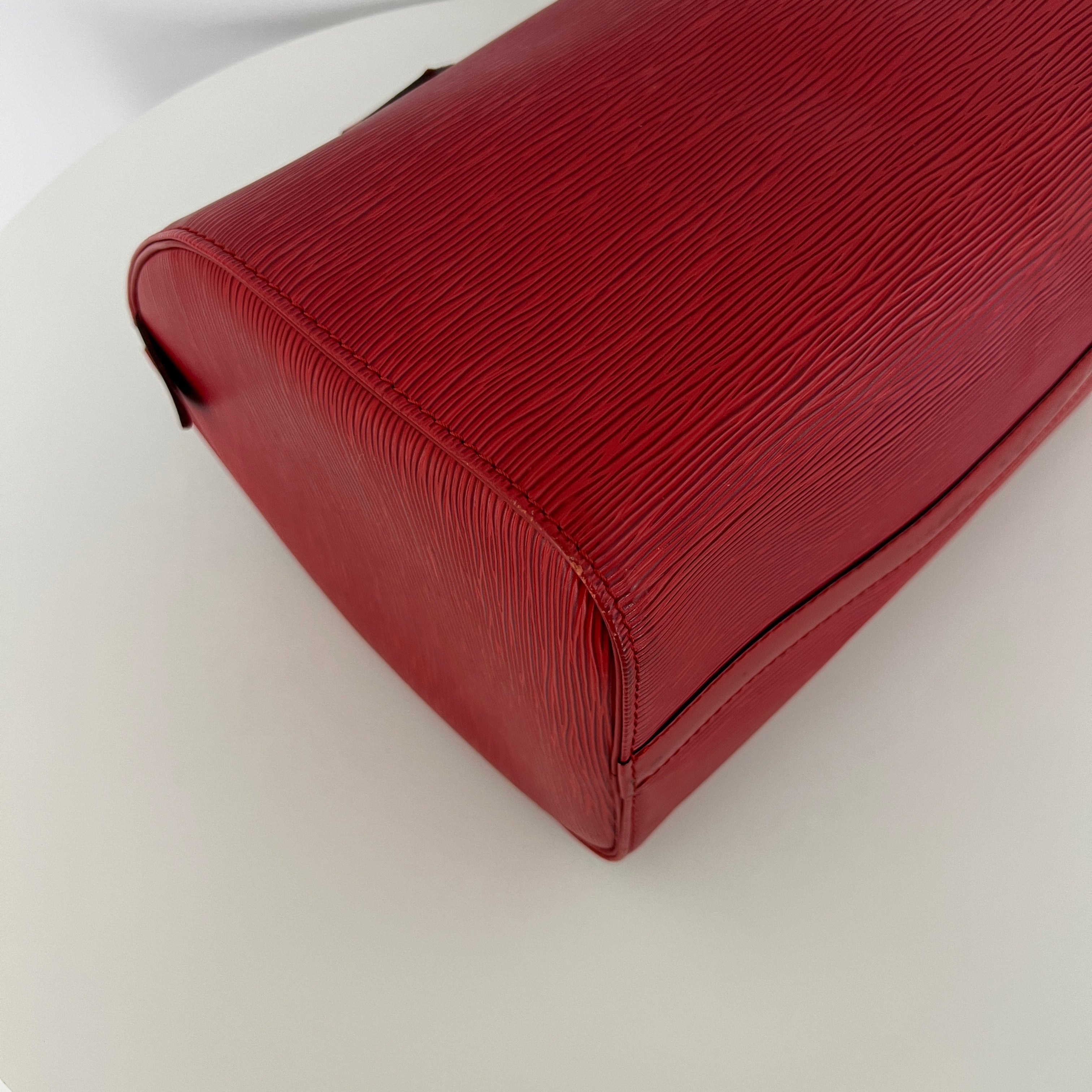 LOUIS VUITTON Speedy 30 handbag in red Epi leather