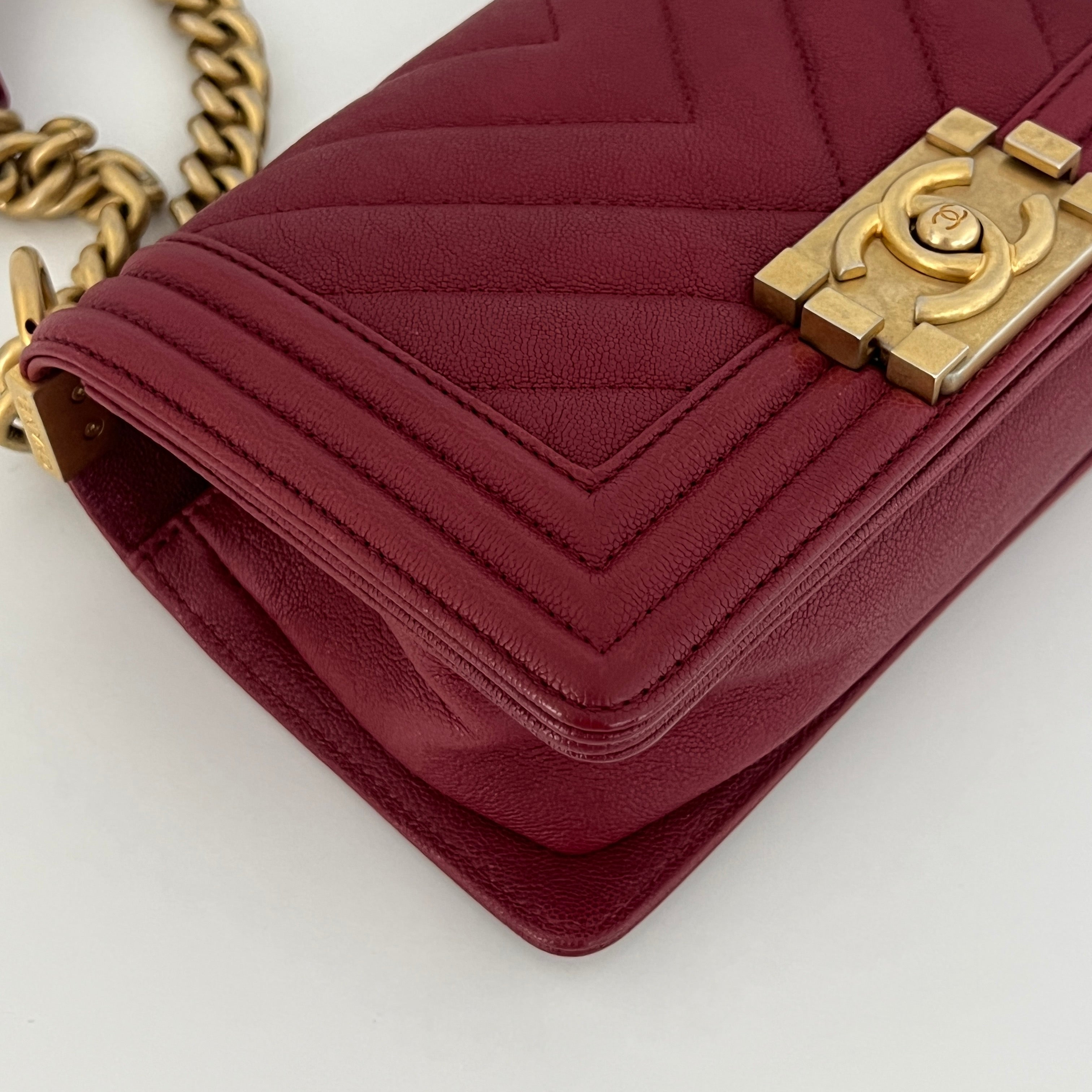 CHANEL Boy Chevron handbag in red caviar leather