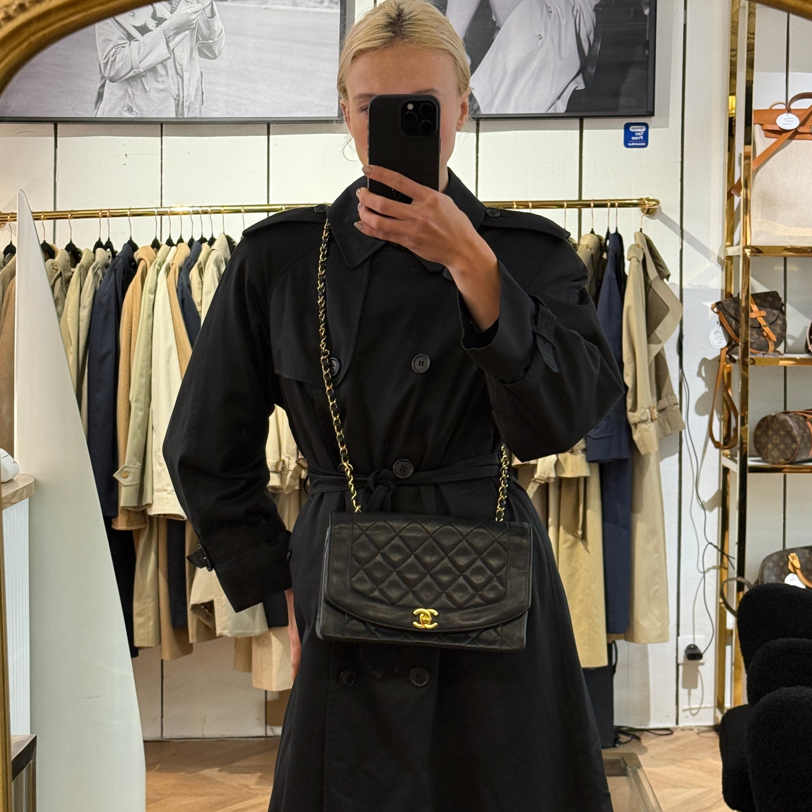 Sac à bandoulière CHANEL Diana Medium cuir d'agneau noir