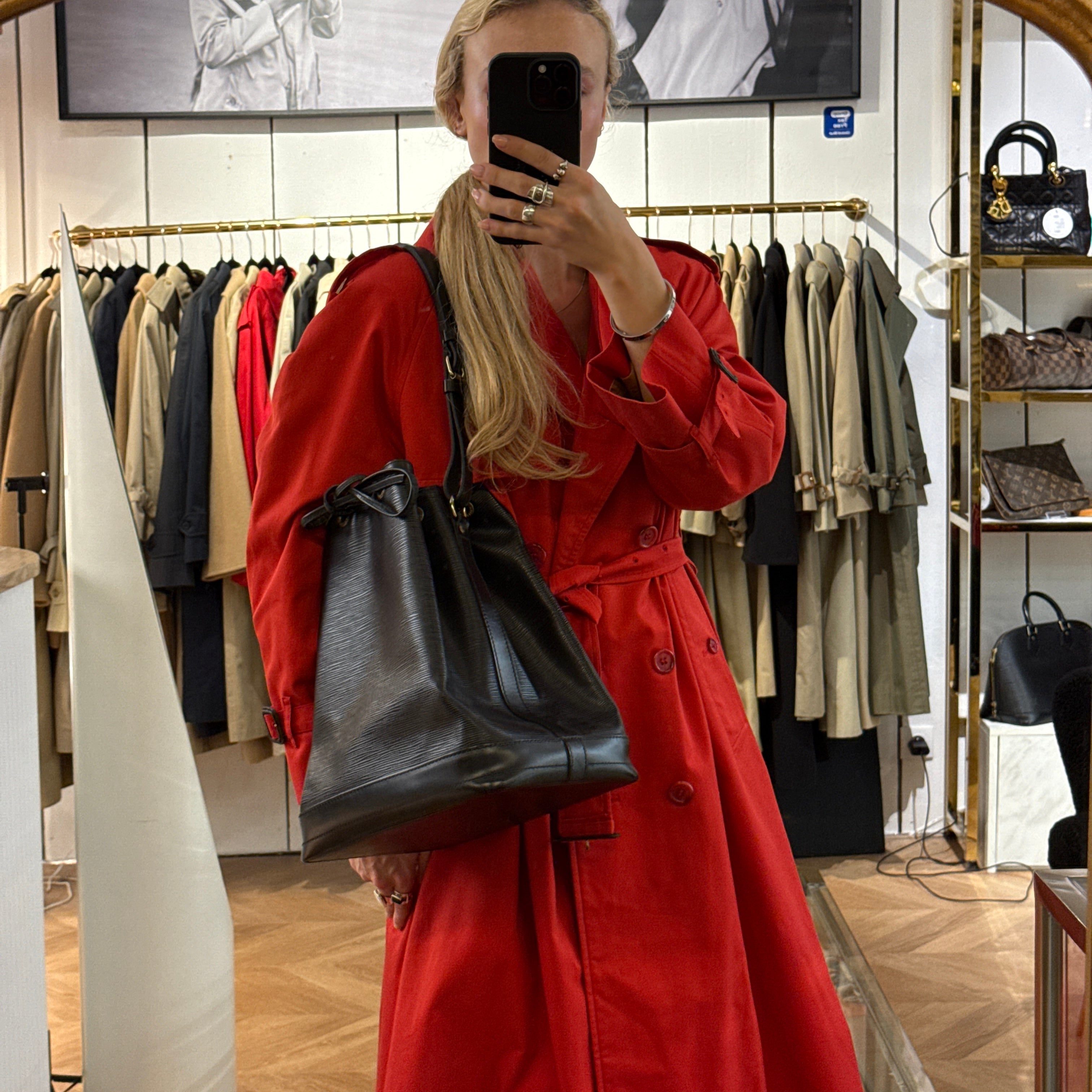 LOUIS VUITTON Noé Large Black Epi Leather Bag