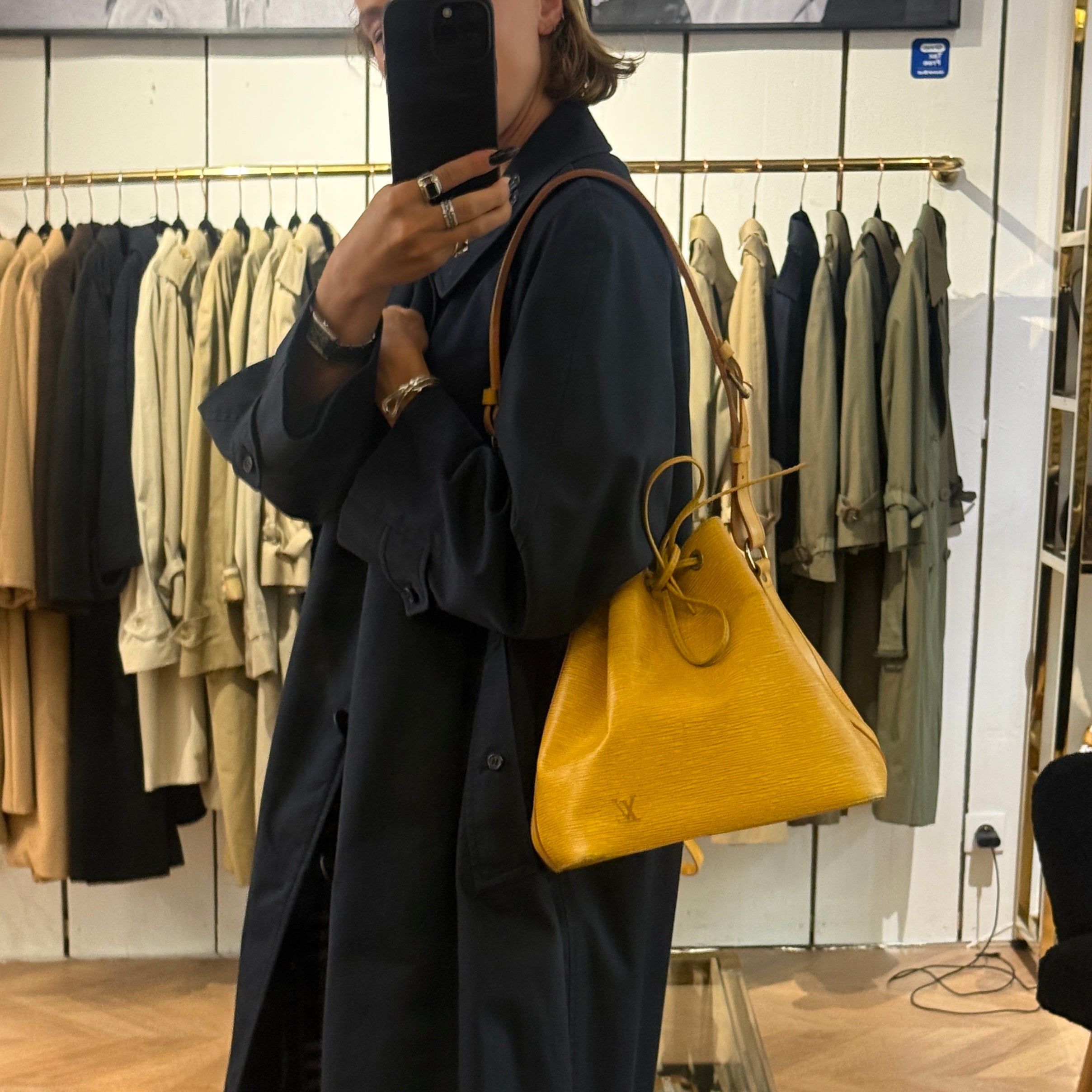 Sac LOUIS VUITTON Noé Petit cuir épi jaune vintage 1995