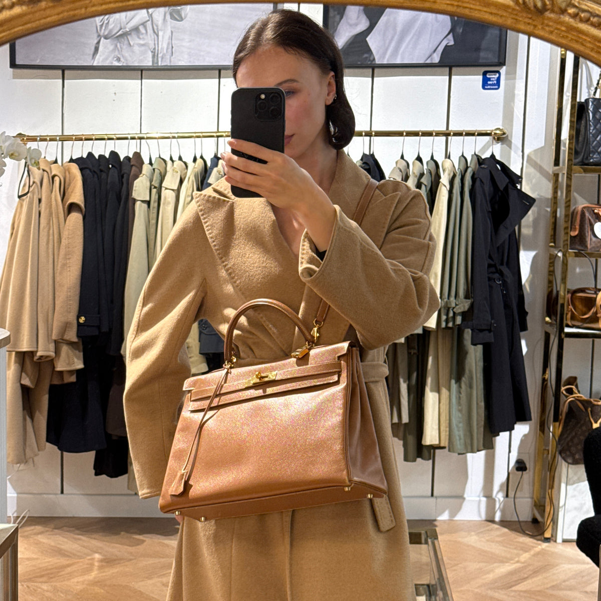 HERMÈS Kelly 35 shoulder bag in brown Courchevel leather, retourne style