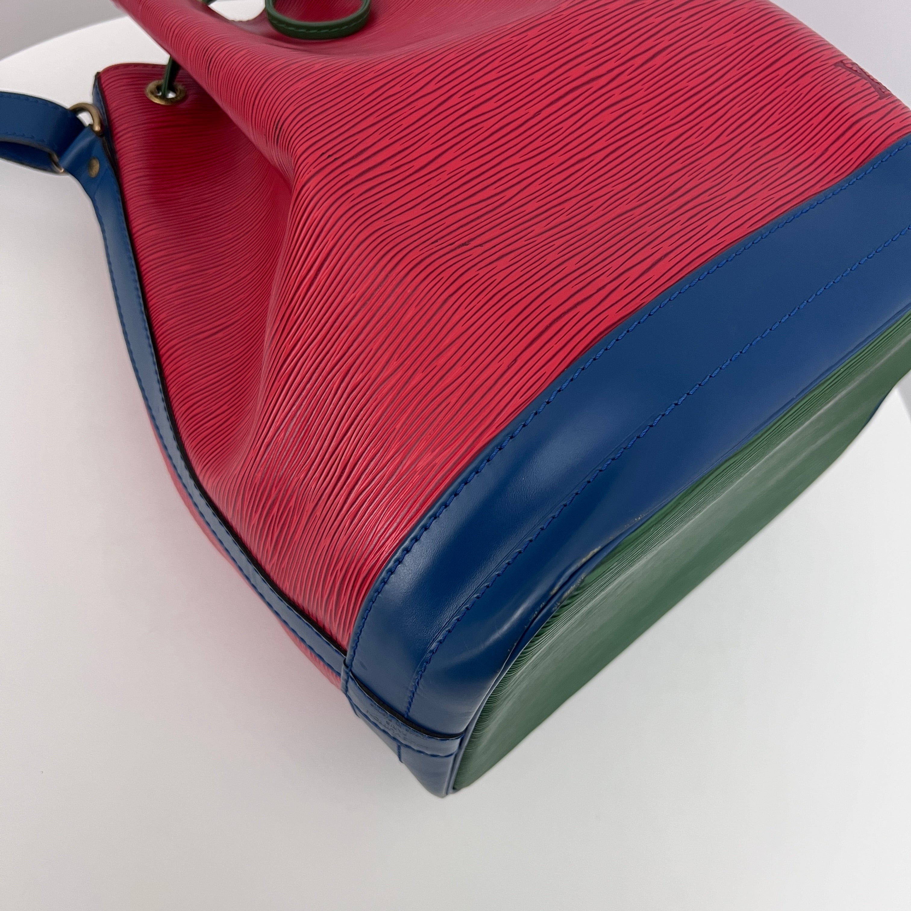 Sac LOUIS VUITTON Noé Grand cuir épi tricolore