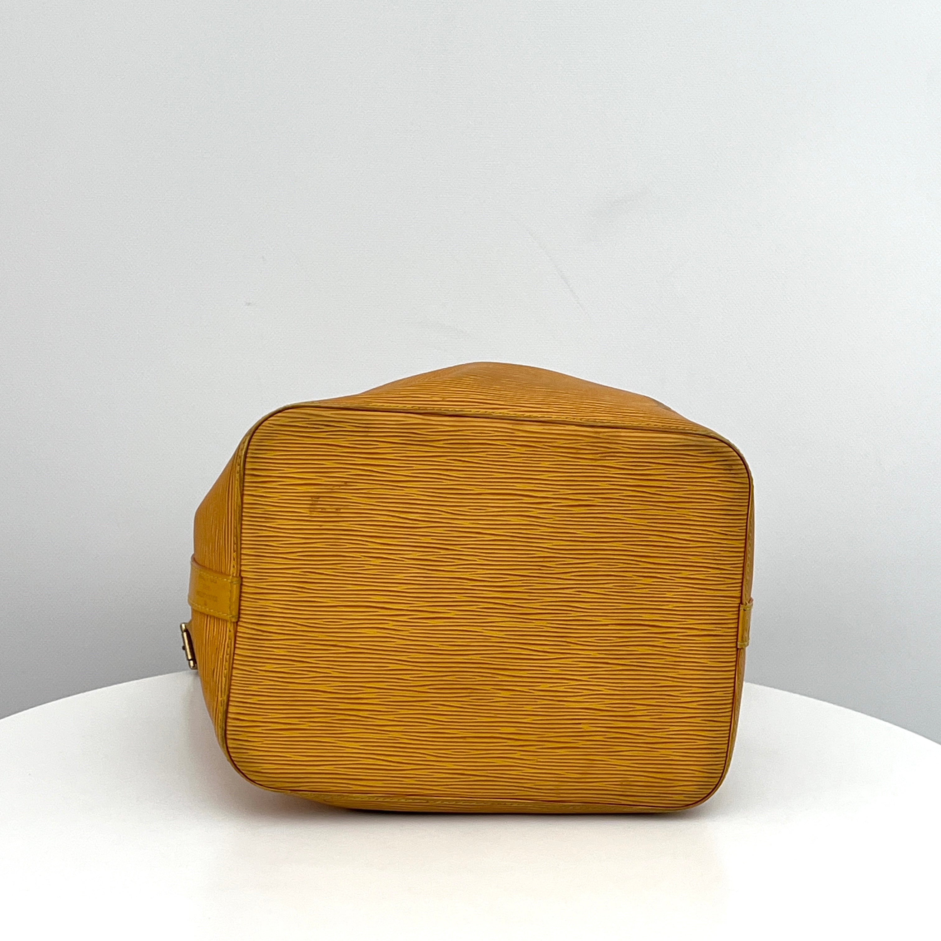Sac LOUIS VUITTON Noé Petit cuir épi jaune