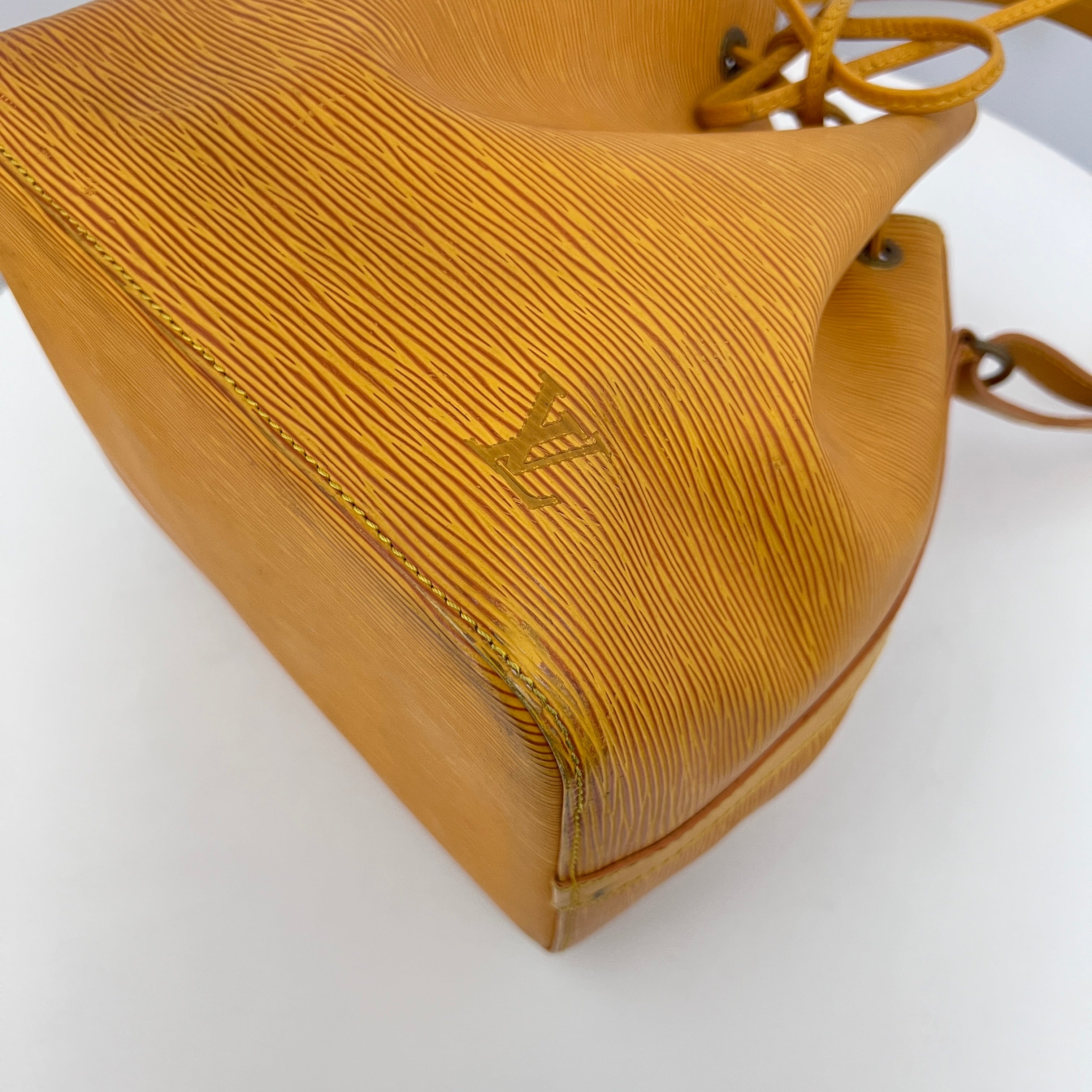 Sac LOUIS VUITTON Noé Petit cuir épi jaune