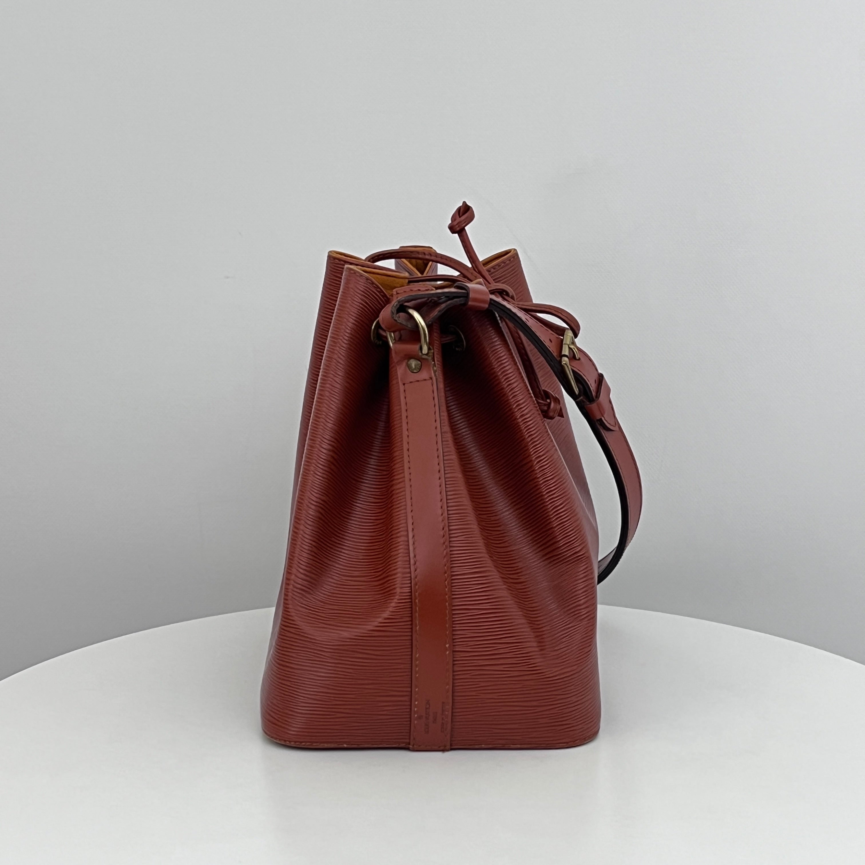 Sac LOUIS VUITTON Noé Petit cuir épi marron