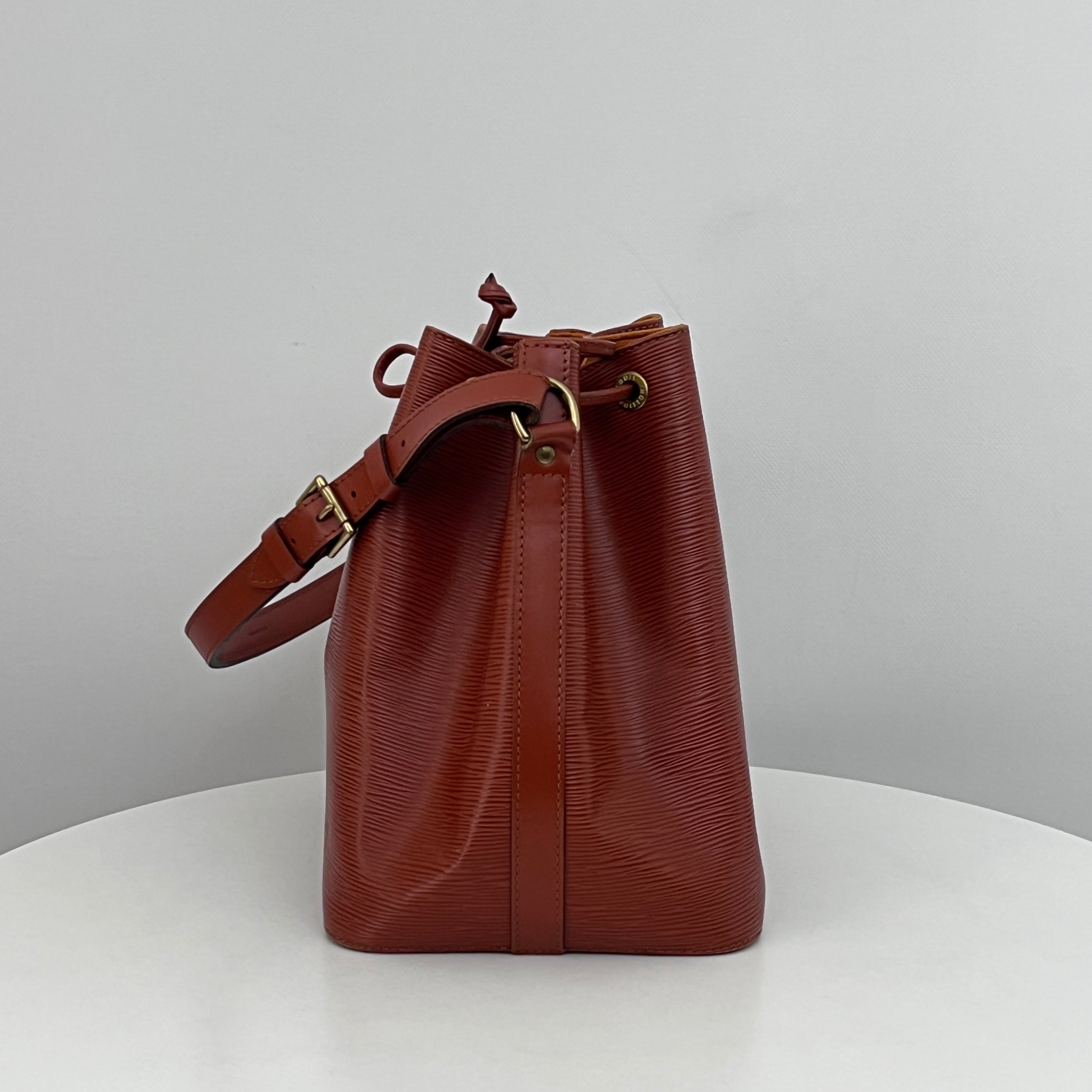 Sac LOUIS VUITTON Noé Petit cuir épi marron