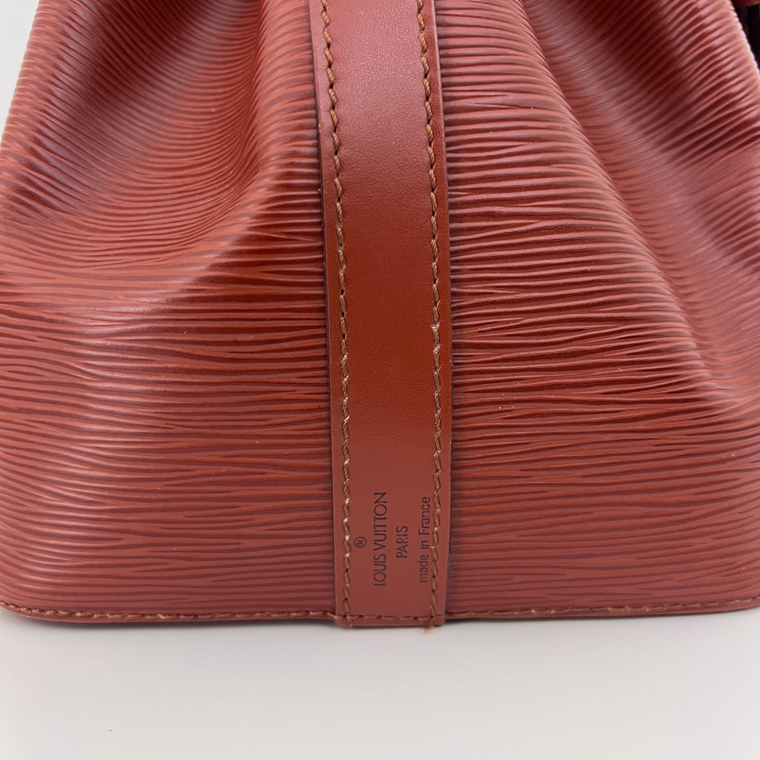 Sac LOUIS VUITTON Noé Petit cuir épi marron
