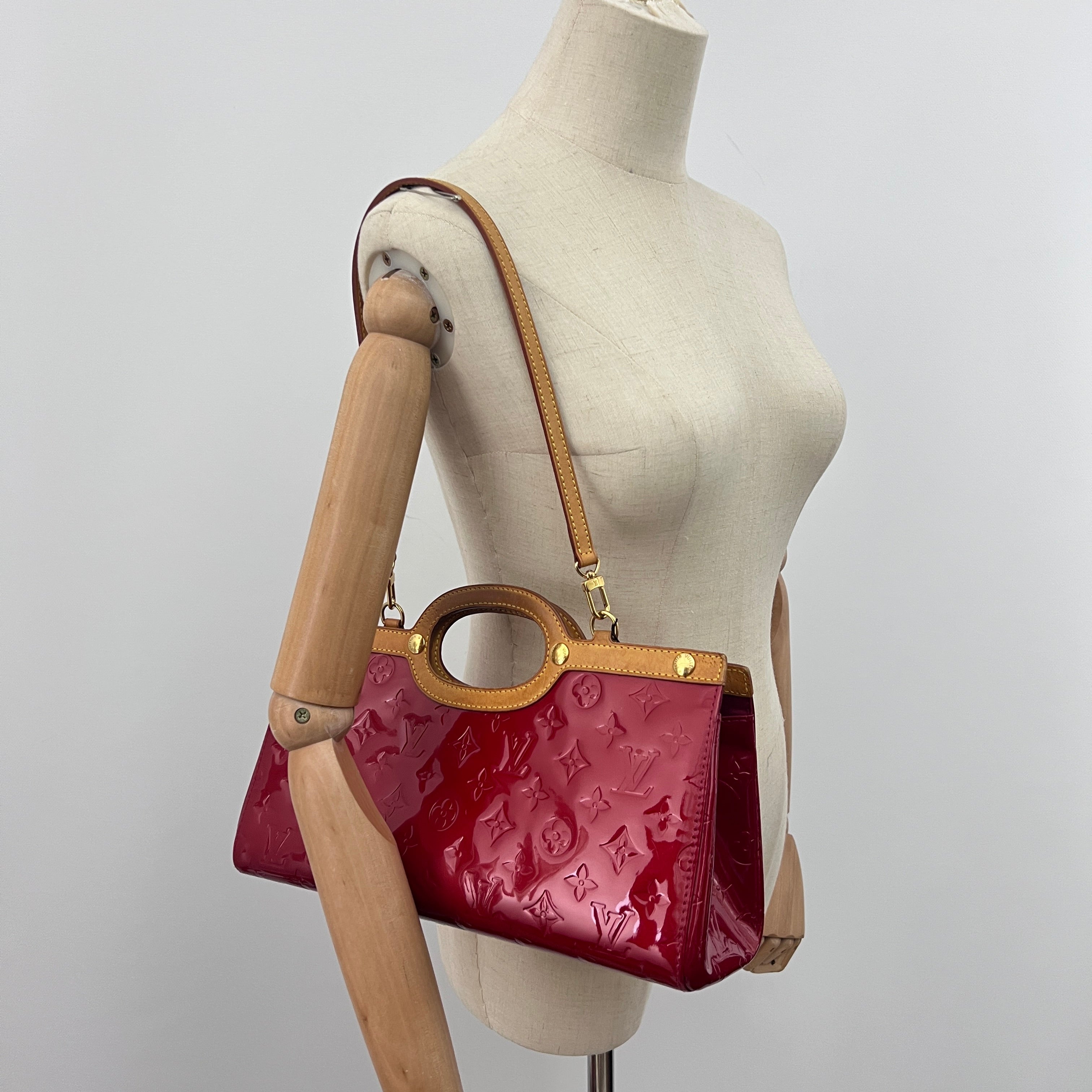 Sac LOUIS VUITTON Roxbury cuir verni rouge