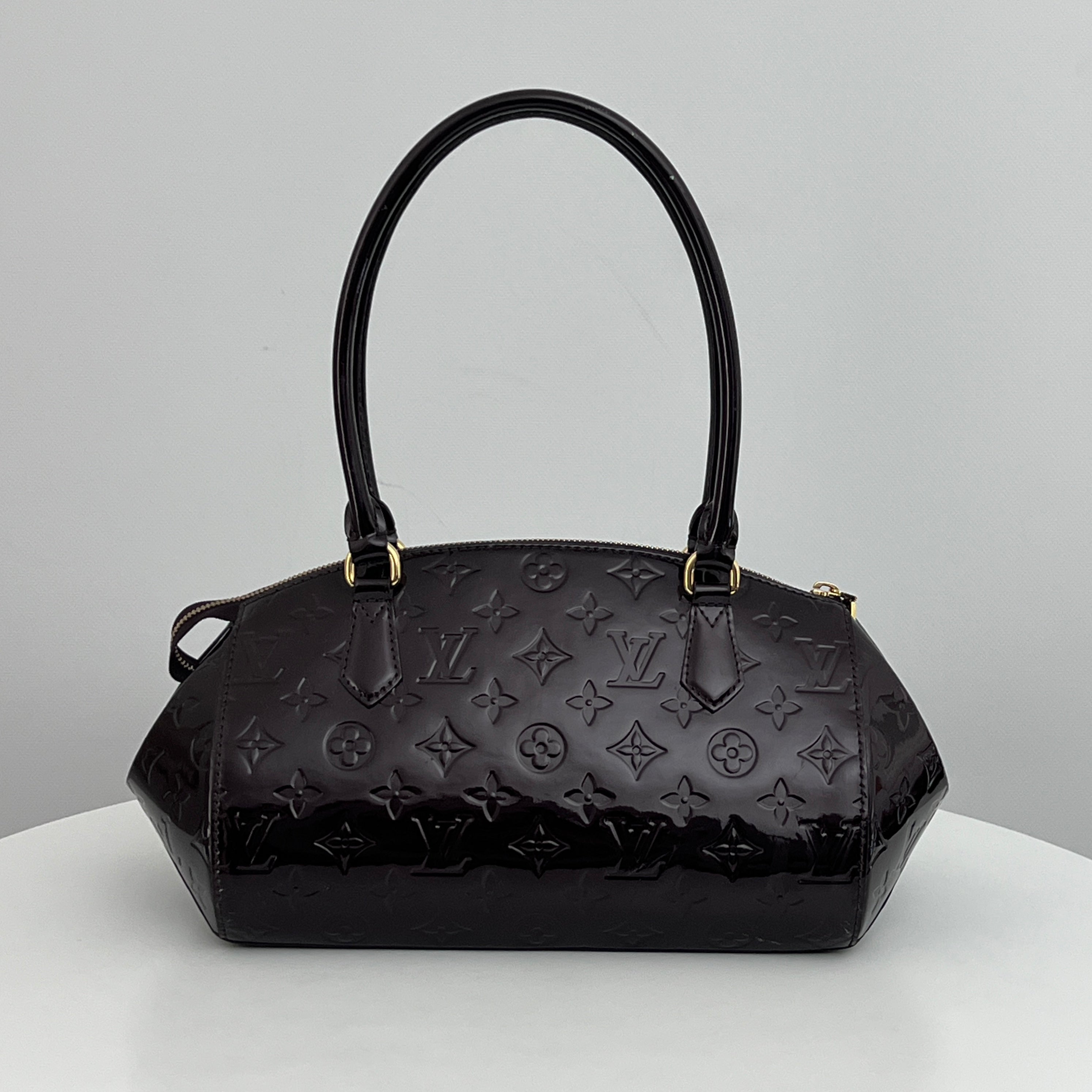 Sac LOUIS VUITTON Sherwood cuir verni violet