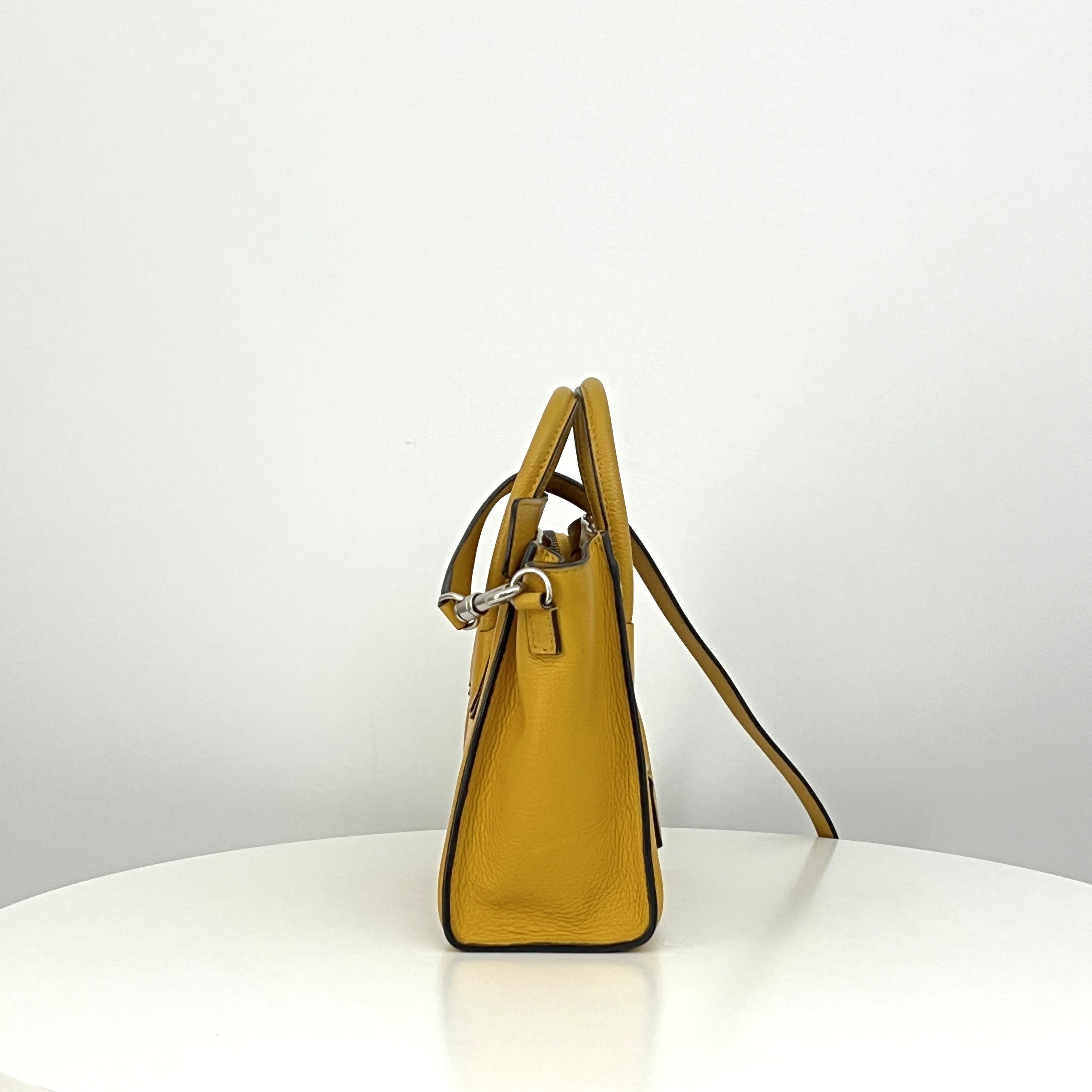 Sac à main CELINE Nano Luggage cuir jaune