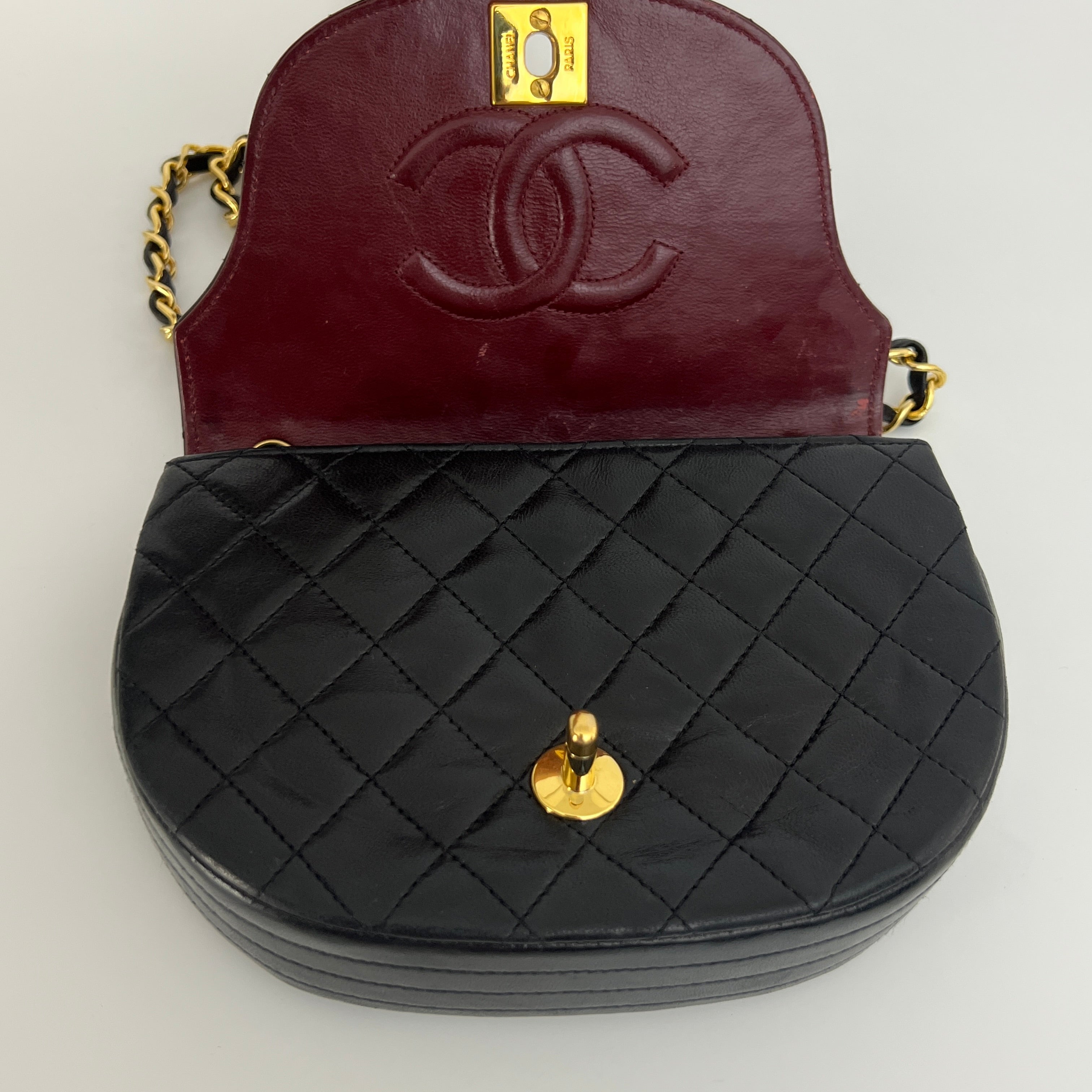 Sac à main CHANEL Demi Lune cuir d'agneau noir