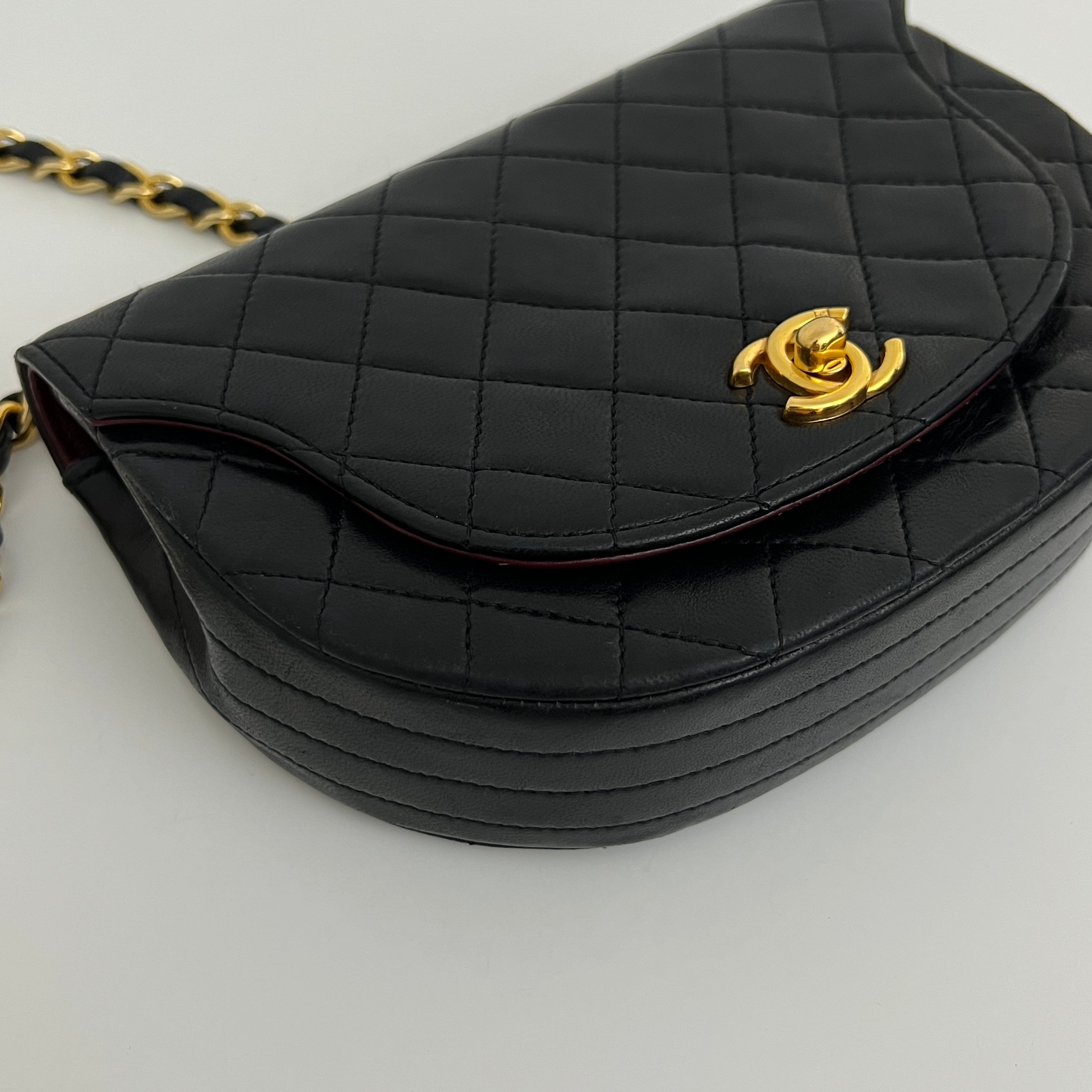 Sac à main CHANEL Demi Lune cuir d'agneau noir