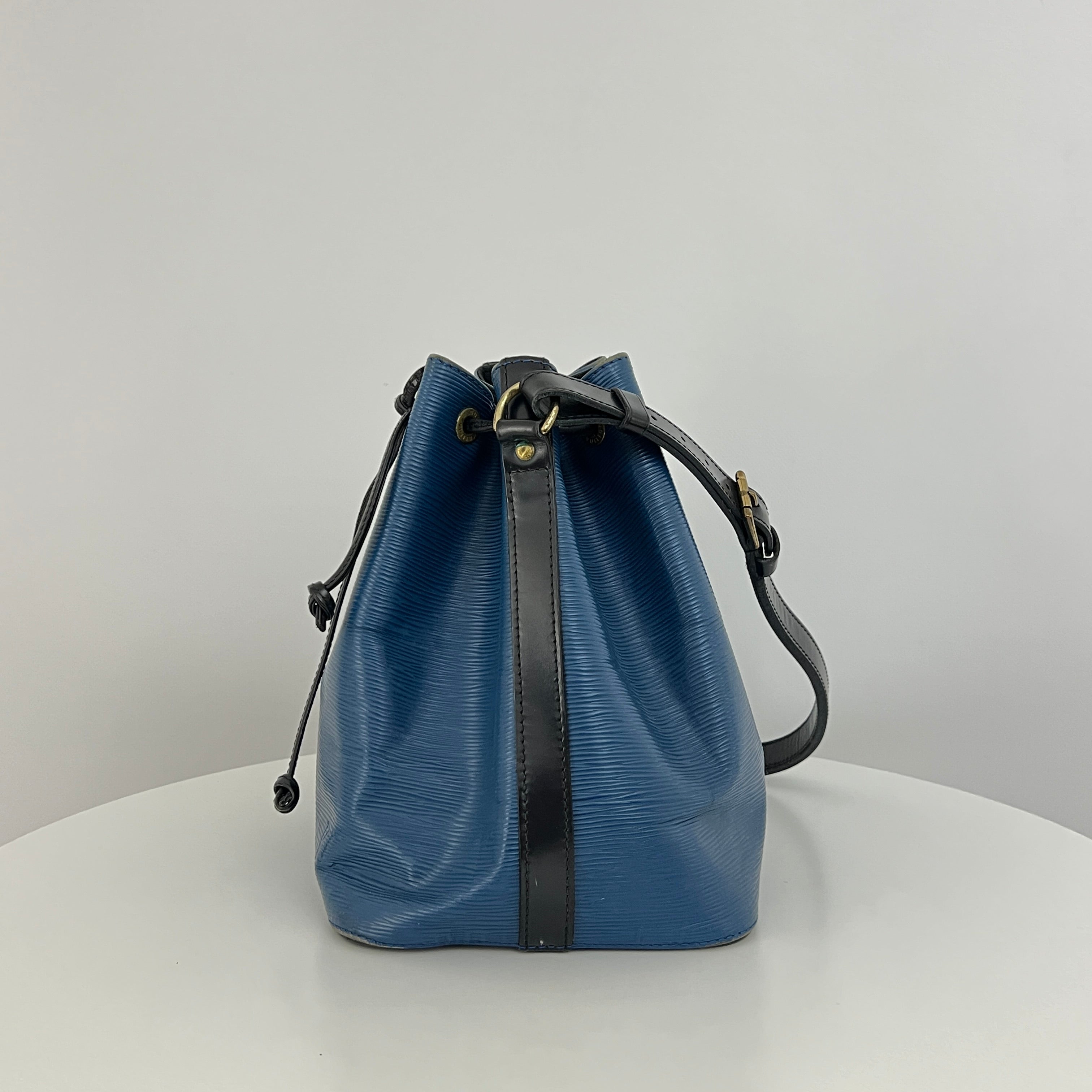 Sac LOUIS VUITTON Noé Petit cuir épi bleu