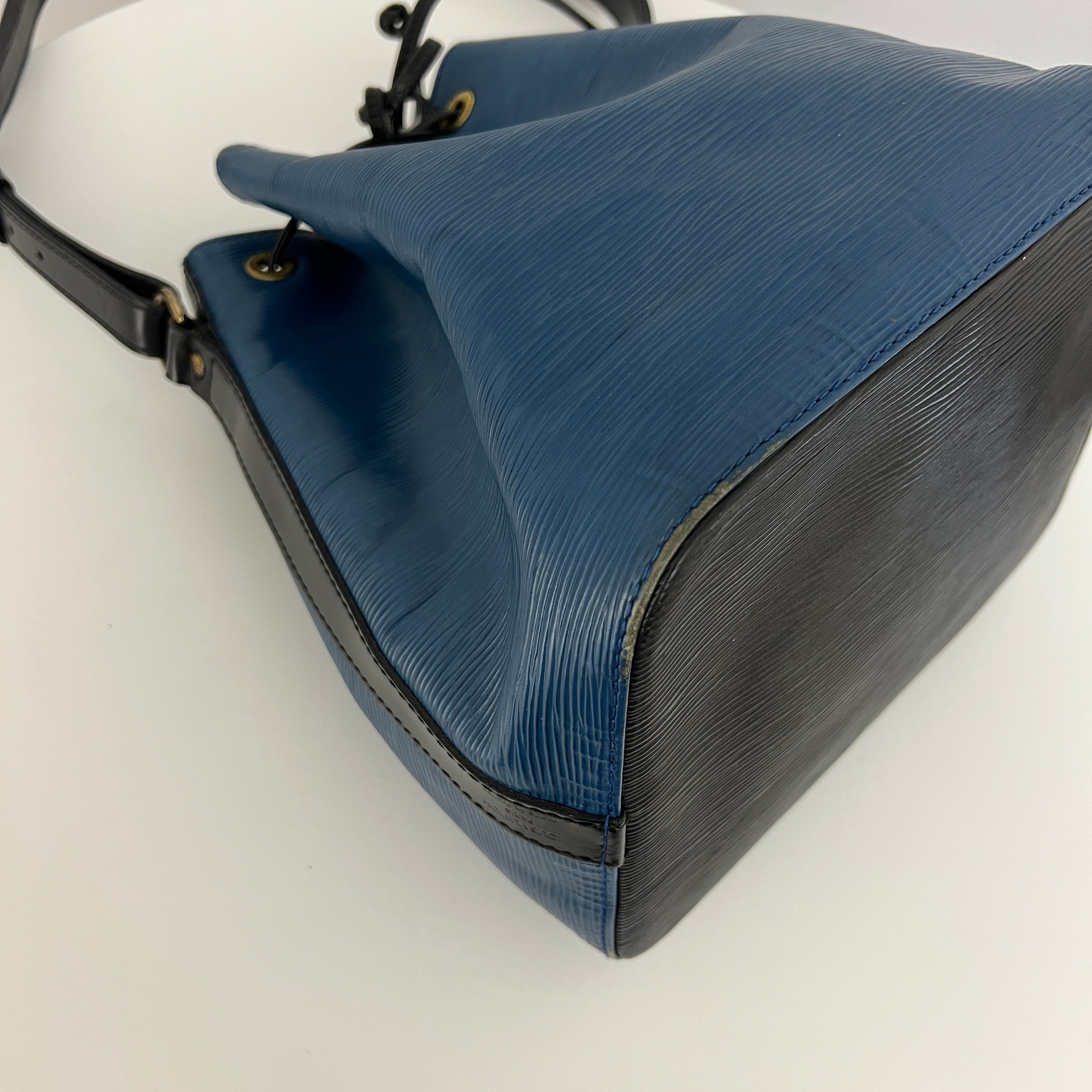 Sac LOUIS VUITTON Noé Petit cuir épi bleu