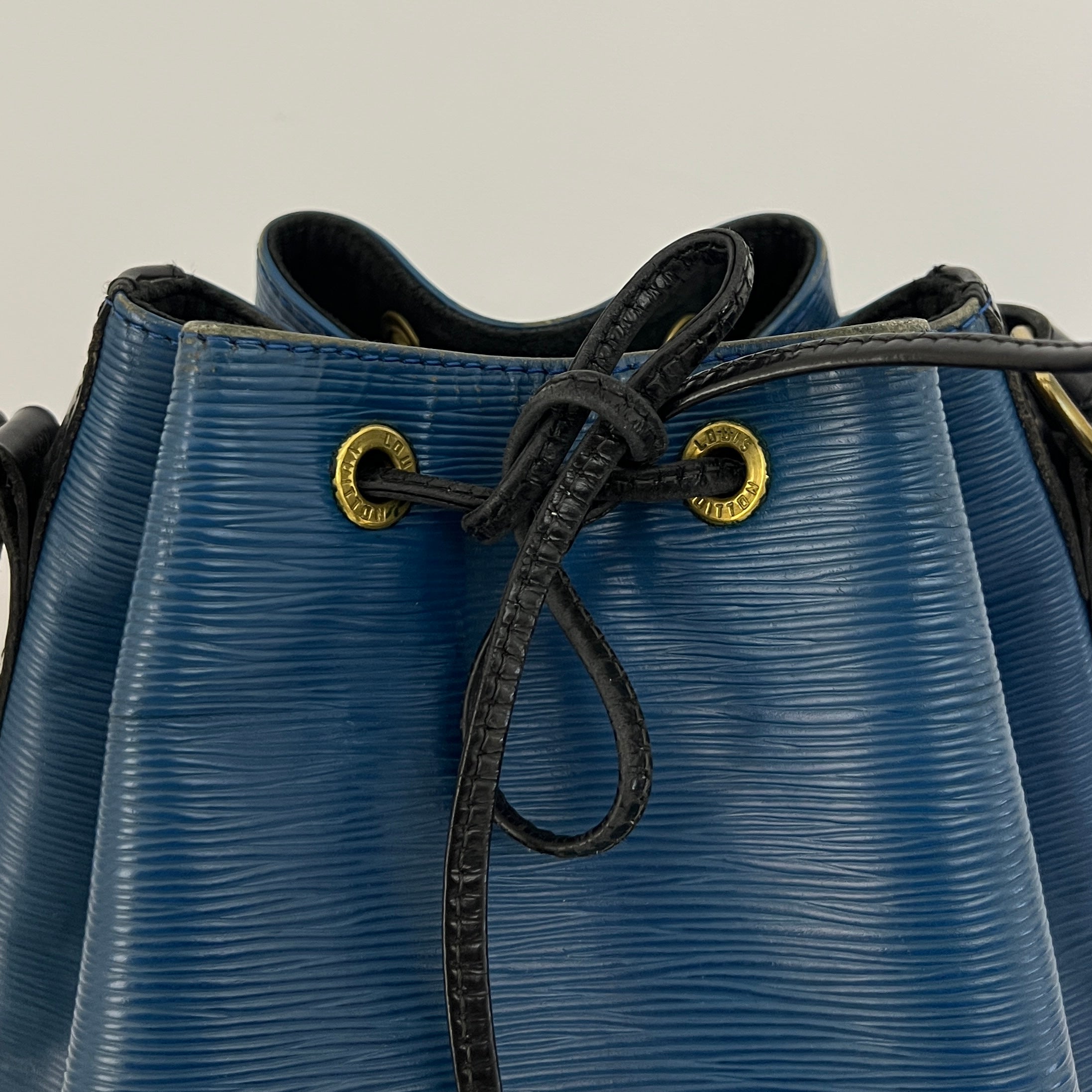Sac LOUIS VUITTON Noé Petit cuir épi bleu