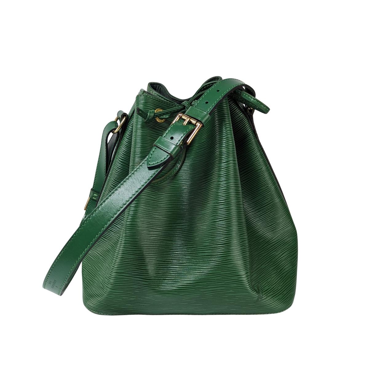 LOUIS VUITTON Noé leather bucket bag Green