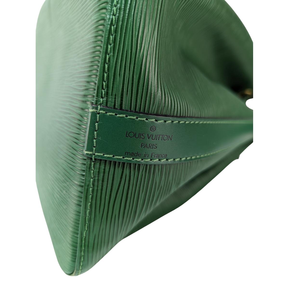 LOUIS VUITTON Noé leather bucket bag Green