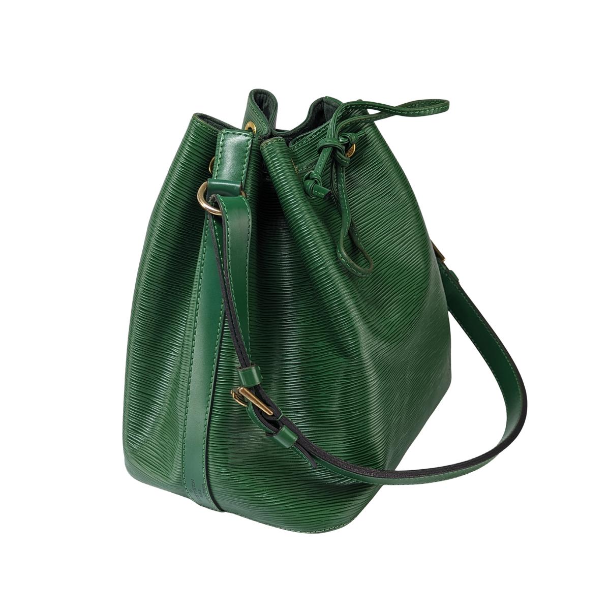 LOUIS VUITTON Noé leather bucket bag Green