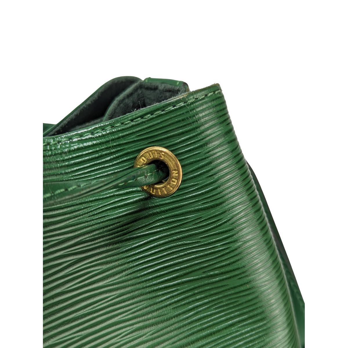 LOUIS VUITTON Noé leather bucket bag Green