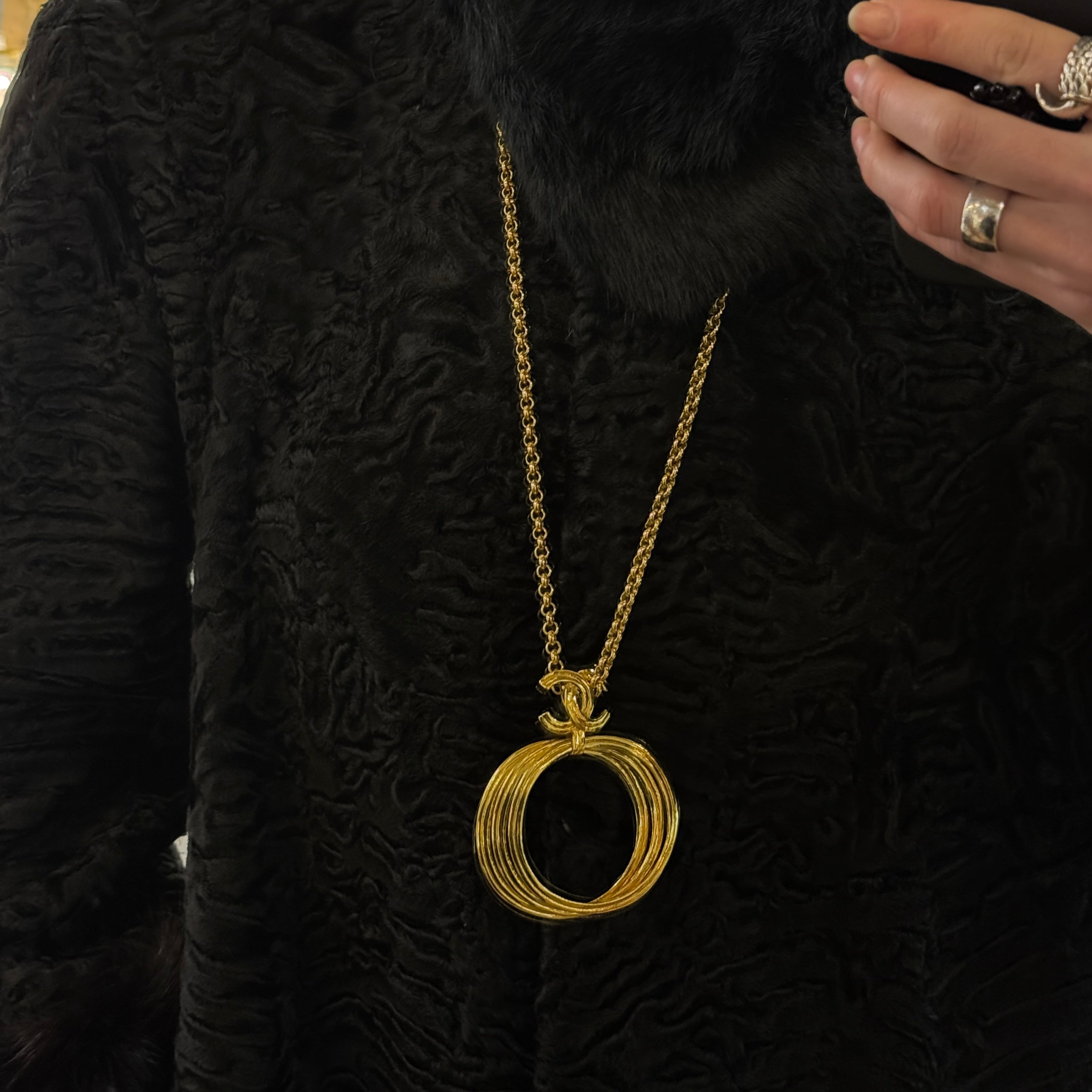 CHANEL CC necklace in gold-tone metal