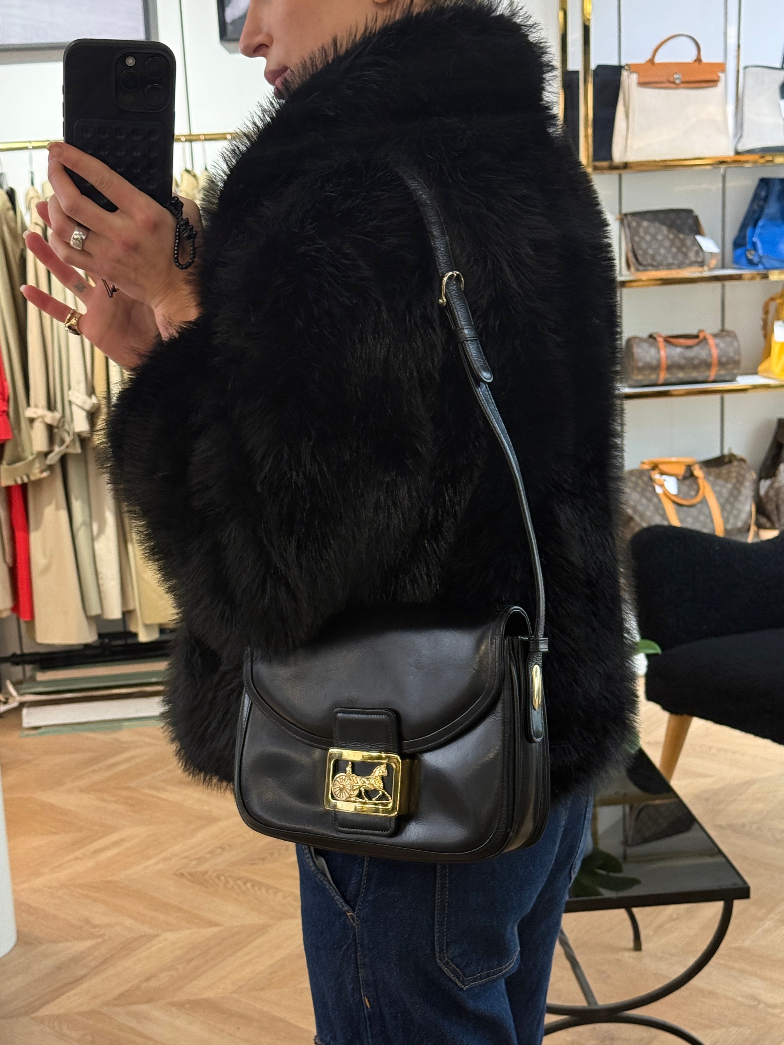 Sac à main CELINE Triomphe cuir noir