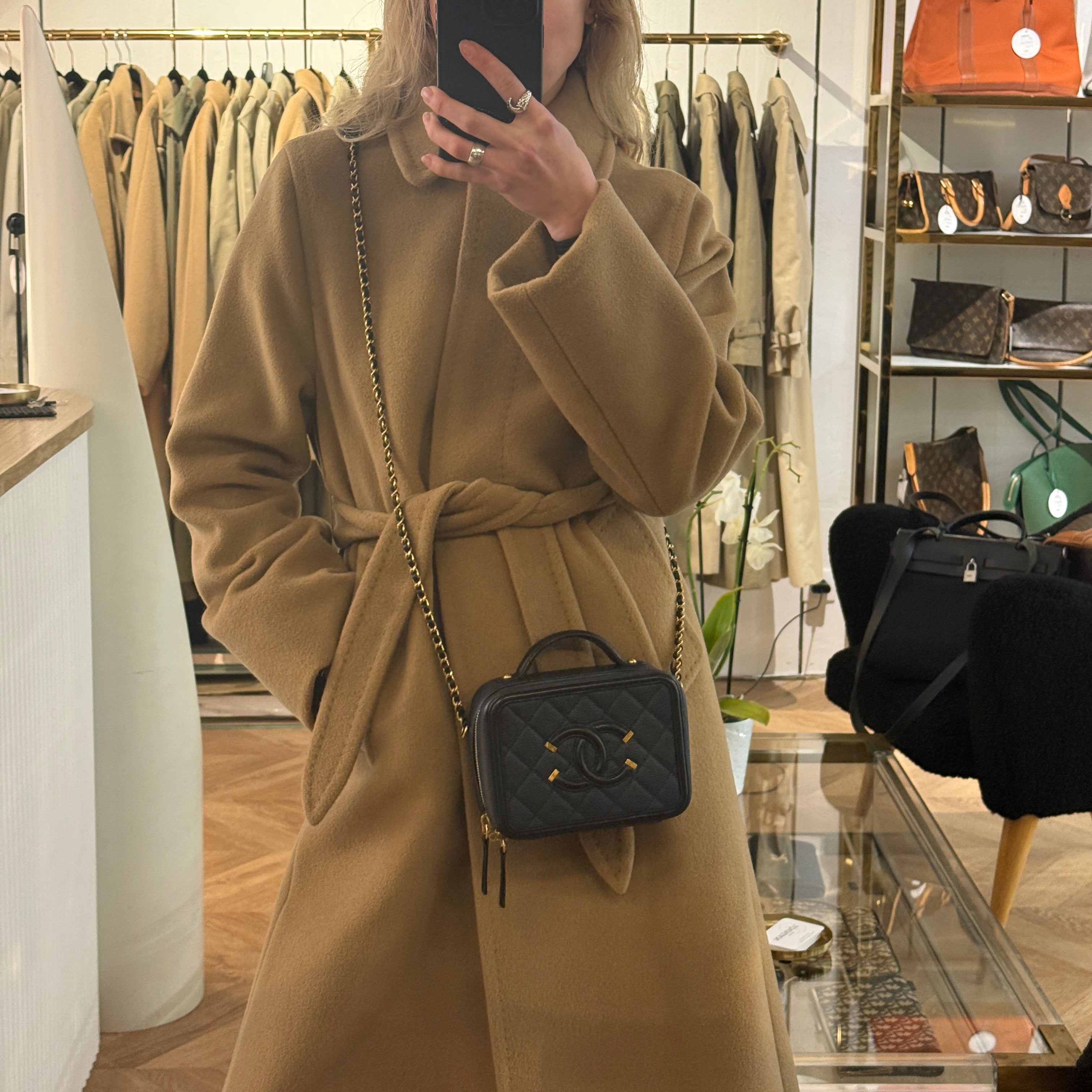 Sac à main CHANEL Filigree Vanity Case cuir caviar bleu nuit