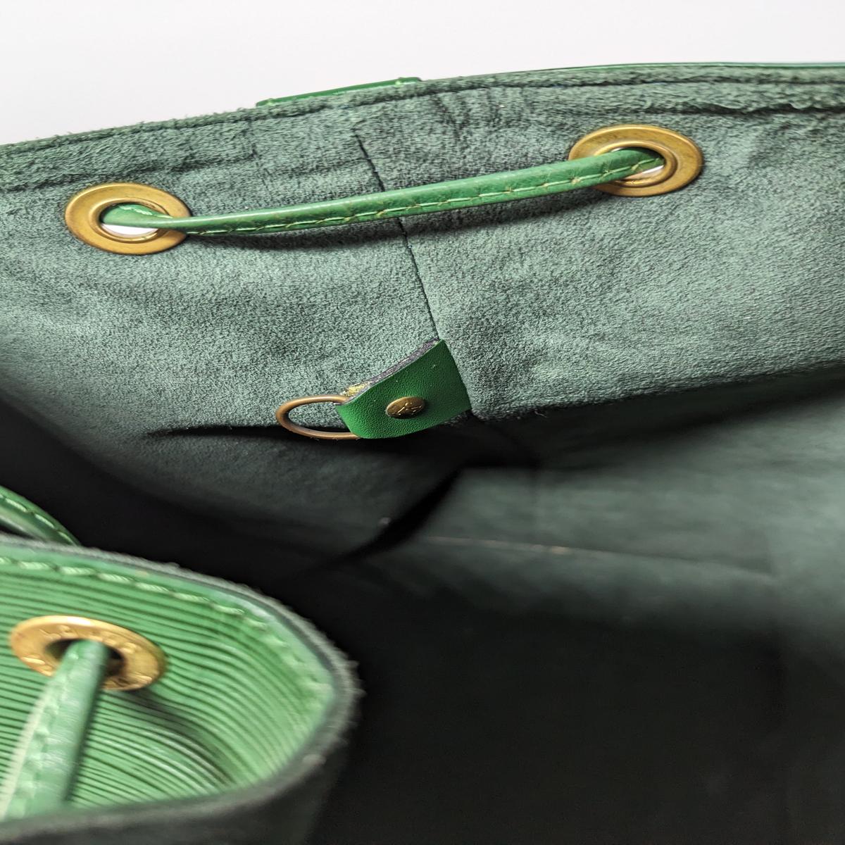 LOUIS VUITTON Noé leather bucket bag Green